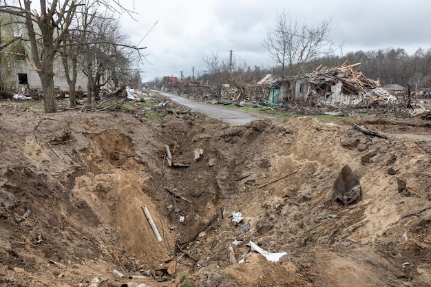 CHERNIHIV REG UKRAINE 18 kwietnia 2022 Wojna Rosji z Ukrainą Całkowicie zniszczone domy i chaos w obwodzie czernihowskim w wyniku ataku rosyjskich najeźdźców