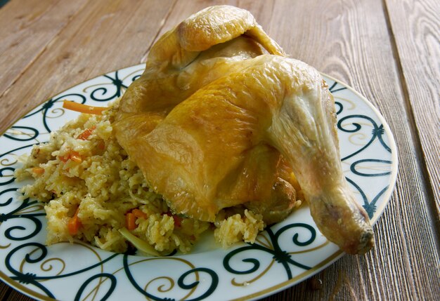 Chicken Kabsa - mieszane dania z ryżu, które pochodzą z Jemenu. Jedzenie na Bliskim Wschodzie.