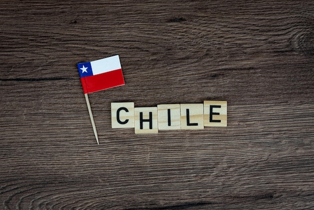 Chile - drewniane słowo z chilijską flagą (drewniane litery, drewniany znak)