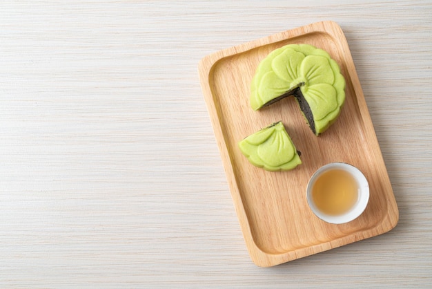 Chińskie ciasto księżycowe o smaku zielonej herbaty