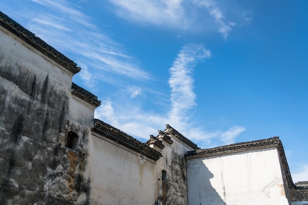 Chiny starożytny budynek dachu i czarne białe ściany, architektura Huizhou