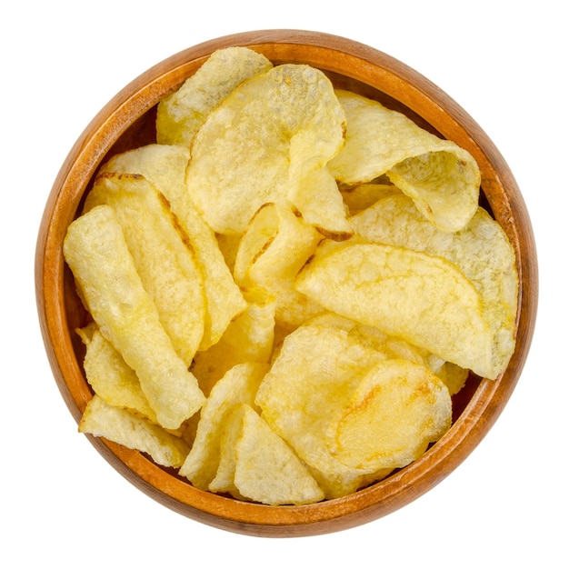 Chipsy ziemniaczane ze skórką w drewnianej misce
