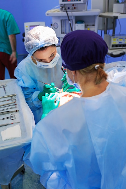 Chirurdzy Operujący Pacjenta