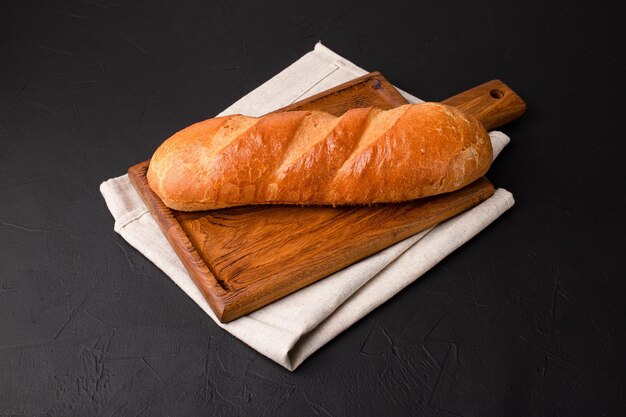Chleb chlebowy na czarnym tle kuchnia gruzińska