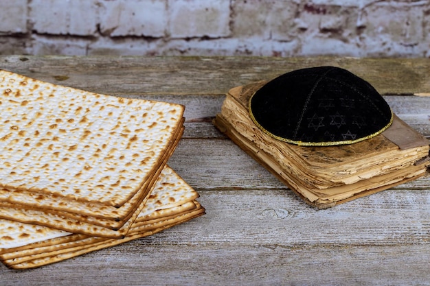 Chleb matza na święto Paschy żydowskie rytuały świąteczne jedzenie chleb niesiany