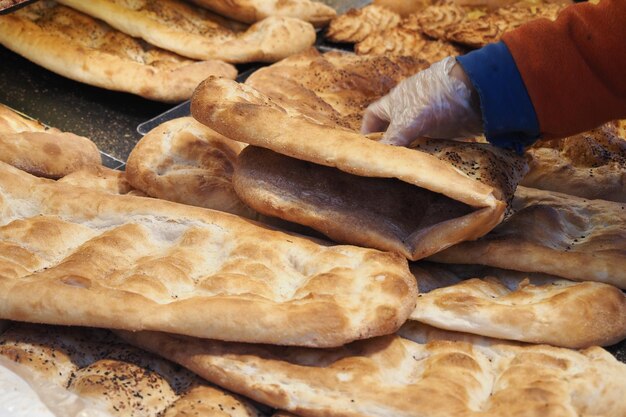 Chleb organiczny na rynku rolników w Stambule