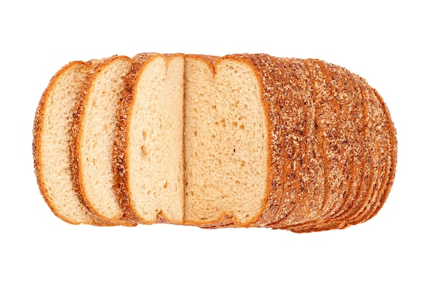 Zdjęcie chleb pełnoziarnisty z naciętymi ziarnami i nasionami izolowanymi na białym tle