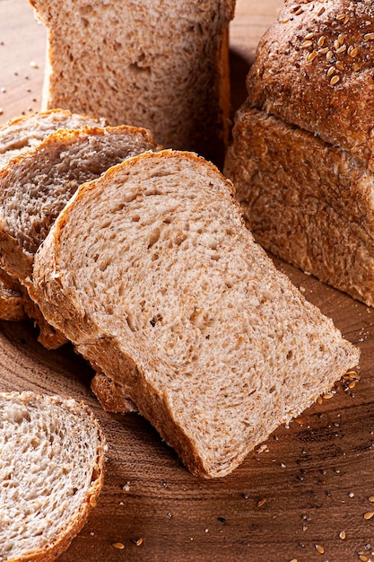 Chleb razowy na zakwasie z sezamem