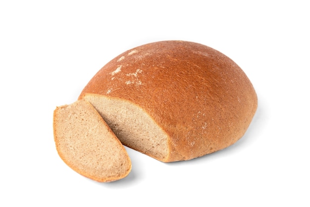 Chleb żytni na białym tle