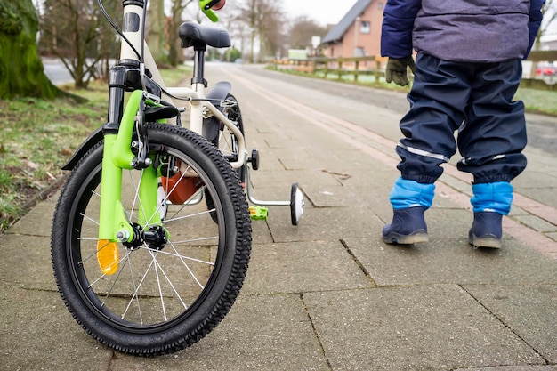 Chłopak odjechał daleko od rodziców na rowerze i się zgubił