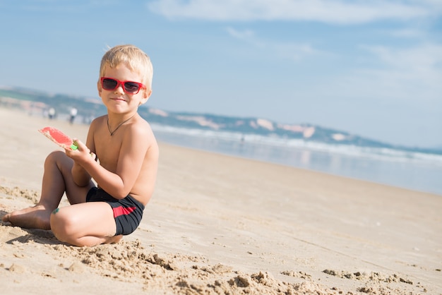 Chłopiec na plaży