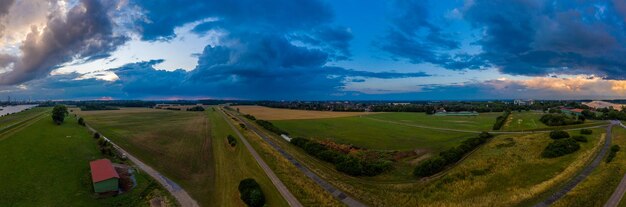 Zdjęcie chmury burzowe nad renem niemcy zdjęcia dronów