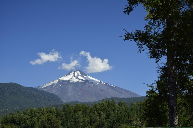 Chmury nad wulkanem villarica Zdjęcie z Pucon Chile