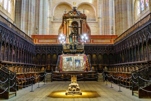 Chór gotyckiej katedry w Segowii w mieście Unesco Hiszpania