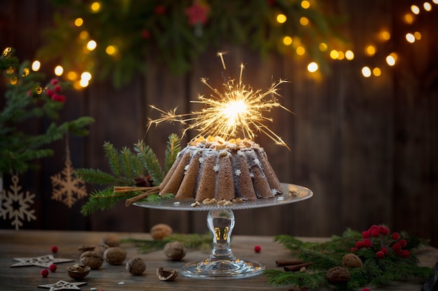 Christmas Cake Ahd Jodła Oddział Na Ciemnej Powierzchni Drewnianych