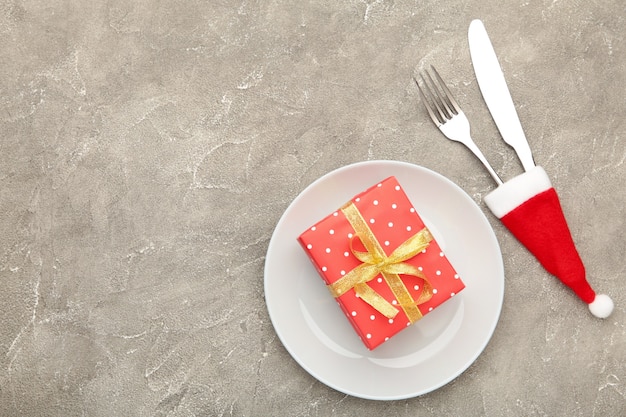 Christmas Dinner Background With Red Gift On Gray Widok Z Góry Widok Z Góry