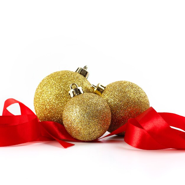 Christmas Gold Balls With Ribbon na białym tle