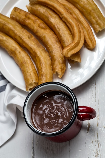 Zdjęcie churros z gorącą czekoladą