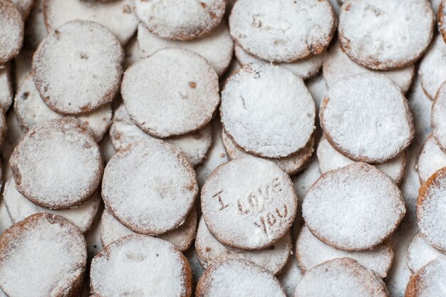 Ciasteczka Piekarnicze Z Dekoracją Cukru Pudru. Kocham Cię Napis