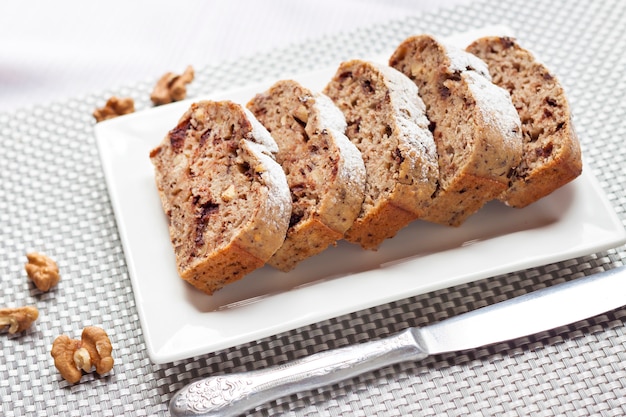 Ciasto bananowe z orzechami i ciemną czekoladą