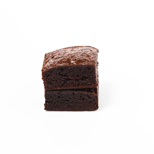 Ciasto Brownies na białym tle dla piekarni i koncepcji jedzenia