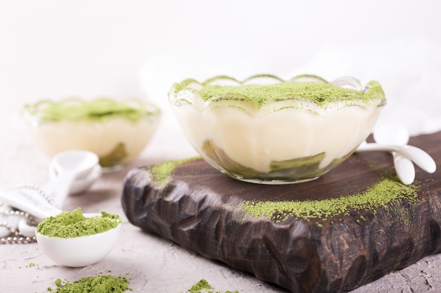 Ciasto tiramisu z zieloną herbatą matcha