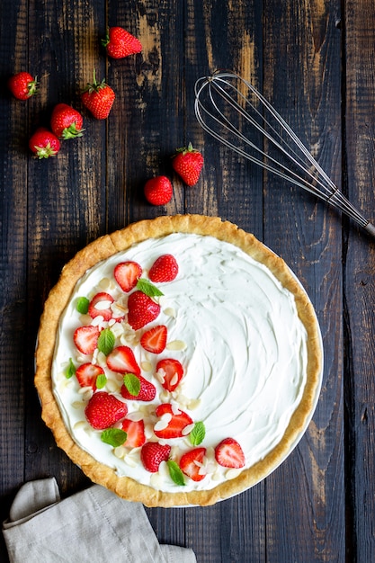 Ciasto Truskawkowe Z Serem Mascarpone, Migdałami I Miętą. Tarta. Sernik. Ciasto. Jedzenie Wegetariańskie. Przepis.