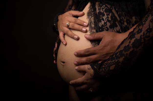 Zdjęcie ciąża brzuch dziecko noszące macierzyństwo ginekologia pozytywność ciała ludzka płodność oczekiwanie dziecka