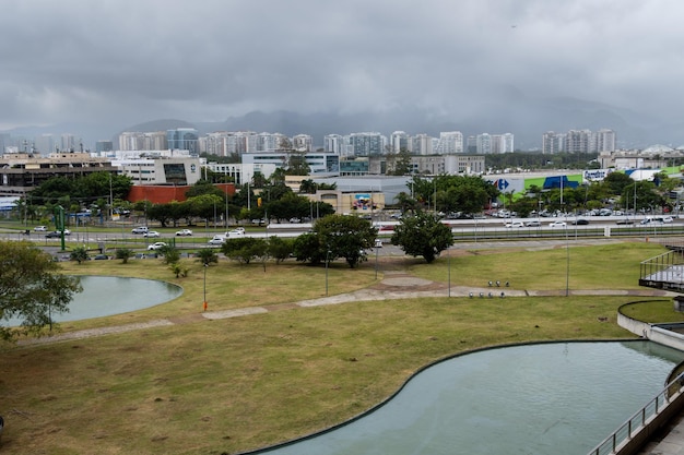 Cidade das Artes kompleks kulturowy pierwotnie noszący nazwę Miasto Muzyki Położony w Barra da Tijuca RJ Brazylia Nowoczesna architektura Pochmurny dzień Rio de Janeiro RJ Brazylia Sierpień 2022