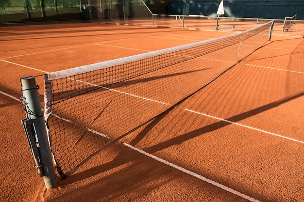 Clay (dirt) Tennis Court, Pod Zachodem Słońca.