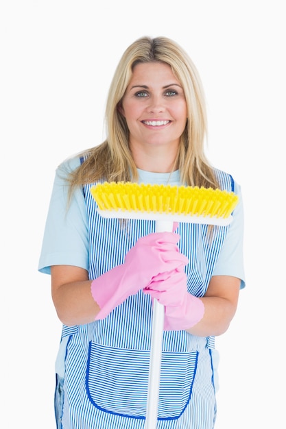 Cleaner kobieta trzyma miotłę