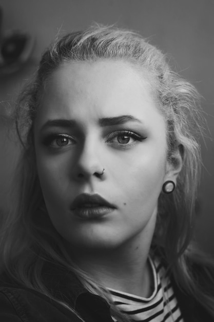 Close-up portret młodej kobiety