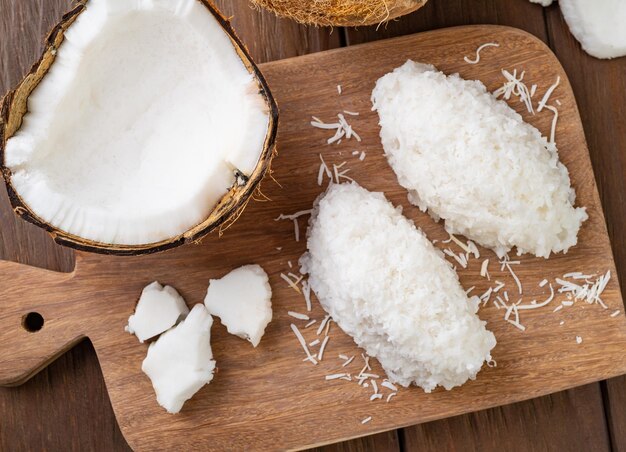 Cocada tradycyjne latynoamerykańskie cukierki kokosowe z tartym kokosem