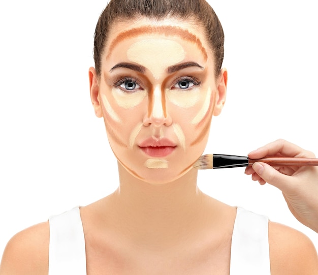 Contouring Makijaż twarzy kobiety Kontur i podkreślenie makijażu