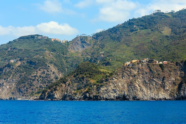 Corniglia ze statku Cinque Terre