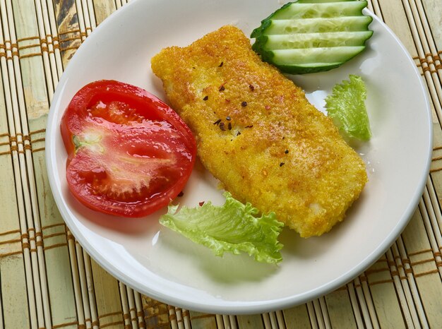 Cotoletta alla milanese Cielęcina Milanese, danie włoskie, popularna odmiana cotoletty