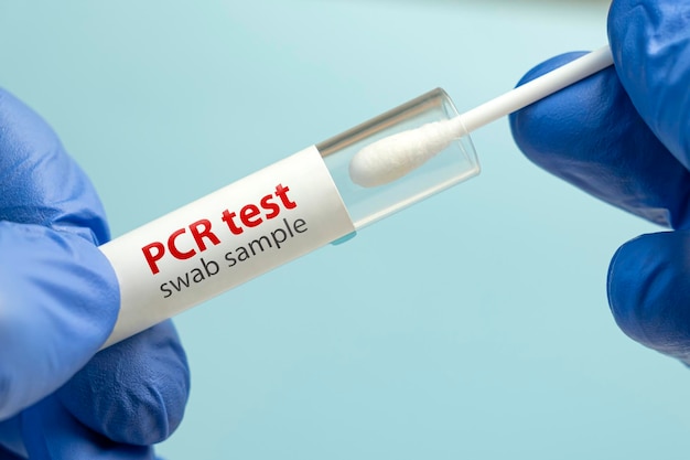 Covid testowa procedura laboratoryjna Antygen szybkie przeciwciało PCR PCRLAMP test w warunkach laboratoryjnych na niebieskim tle