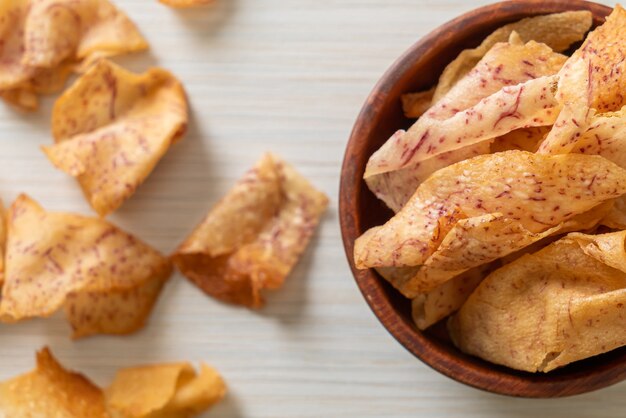 Crispy Taro Chips - smażone lub pieczone pokrojone w plastry taro