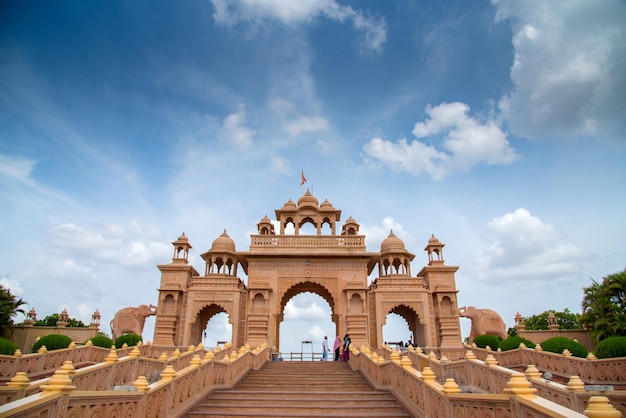 Cud architektury w Anand Sagar Shri Saint Gajanan Maharaj Sansthan Anand Sagar jest atrakcją turystyczną Shegaon Maharashtra Indie