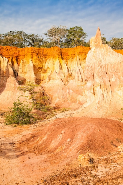 Cudowne pomarańczowe barwy o zachodzie słońca w kanionie Marafa - mówi też The Hell's Kitchen. Region Malindi, Kenia