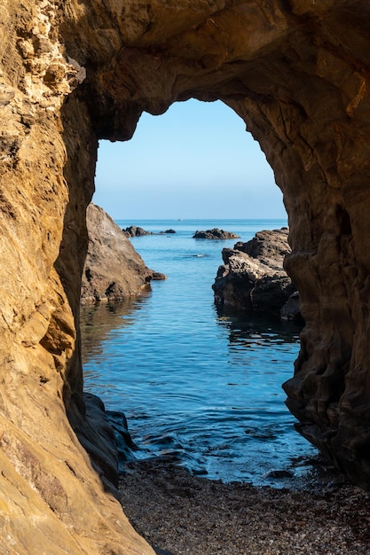 Cuevas del Almanzora Cala Penon odcięła dziewiczą i ukrytą plażę w Almerii Morze Śródziemne na wybrzeżu Almeria