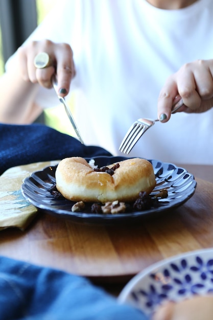 Cukier puder spada na pączki Berliner