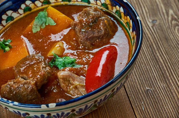 Curry z wołowiną Vindaloo - Get Goan Beef Curry
