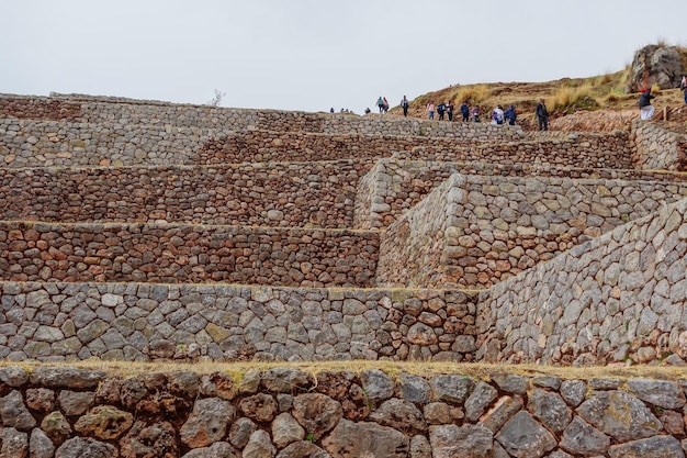 Cusco Peru Wioska Chinchero w świętej dolinie Tarasy rolnicze i ruiny