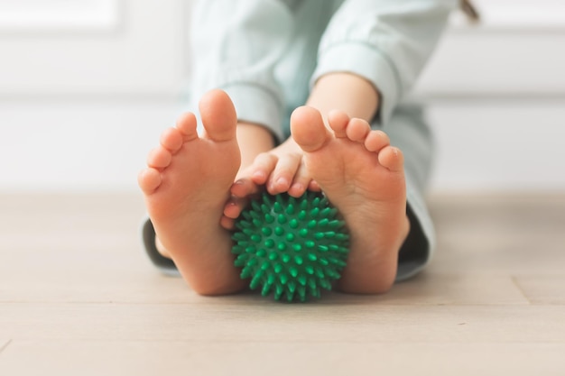 Ćwiczenia Fizjoterapeutyczne Z Ulgą Piłka Do Masażu Wrażenia Dotykowe Zielony Natura Kolory Bose Stopy