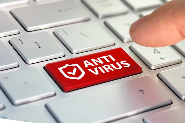 Zdjęcie cyberprzestępczość napis na klawiaturze program antywirusowy palec naciska klawisz na laptopie koncepcja sukcesu online