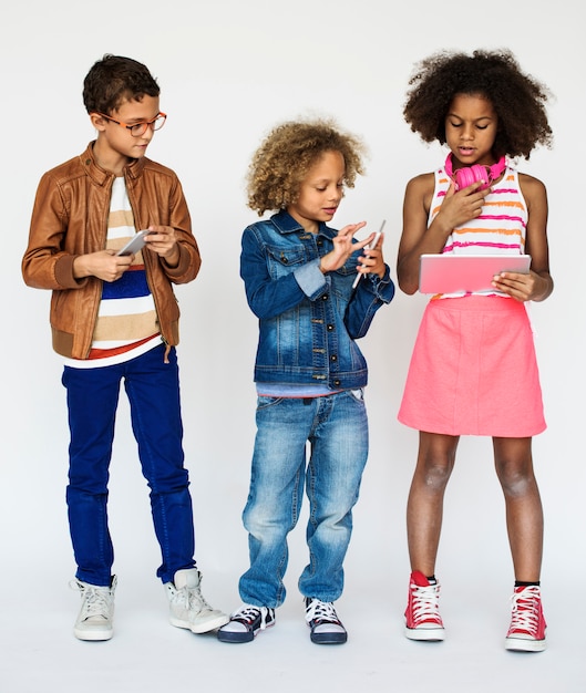 Cyfrowe urządzenia dla dzieci Połączenie technologii komunikacyjnej