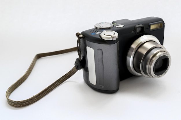 Zdjęcie cyfrowy czarny aparat kompaktowy
