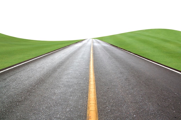 Zdjęcie cyfrowy kompozytowy obraz pustej drogi pośród krajobrazu na białym tle