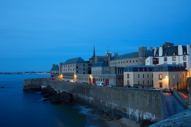 Cytadela i mury obronne starego miasta saint malo Bretania Francja